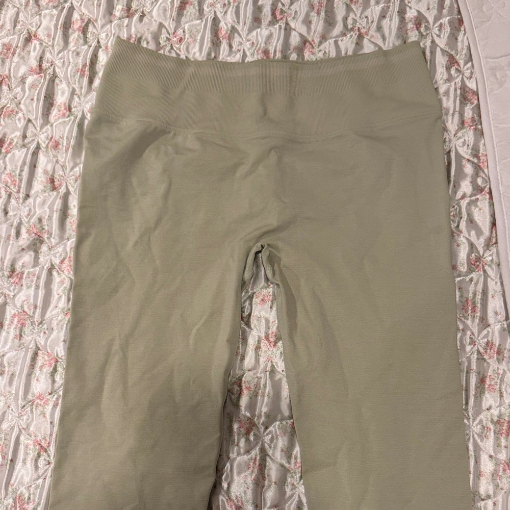 Buff Bunny sea foam Green Leggings